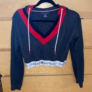 Cropped Tommy Hilfigier sweater